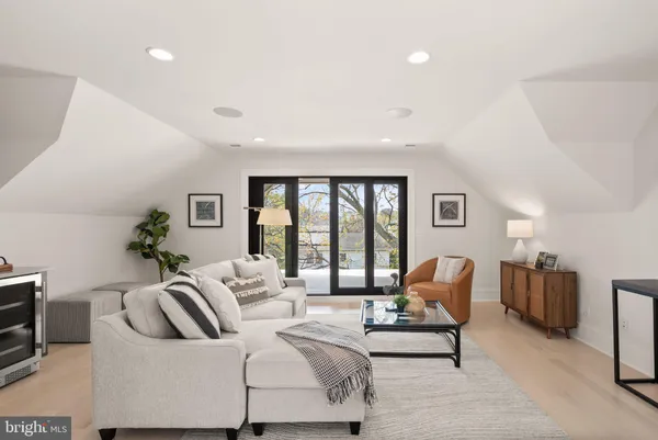 $2,499,900 | 802 North Edgewood Street, Arlington, VA 22201