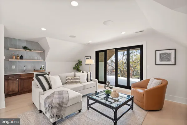 $2,499,900 | 802 North Edgewood Street, Arlington, VA 22201