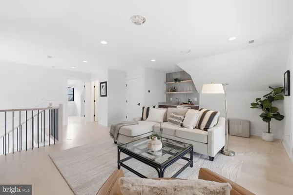$2,499,900 | 802 North Edgewood Street, Arlington, VA 22201