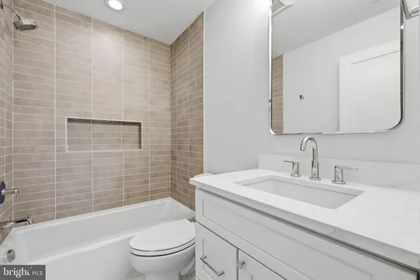 $2,499,900 | 802 North Edgewood Street, Arlington, VA 22201