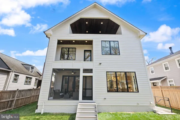 $2,499,900 | 802 North Edgewood Street, Arlington, VA 22201