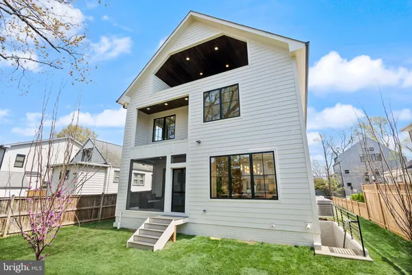 $2,499,900 | 802 North Edgewood Street, Arlington, VA 22201