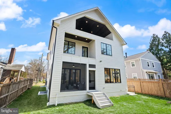 $2,499,900 | 802 North Edgewood Street, Arlington, VA 22201