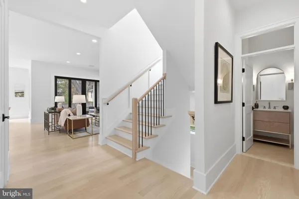 $2,499,900 | 802 North Edgewood Street, Arlington, VA 22201