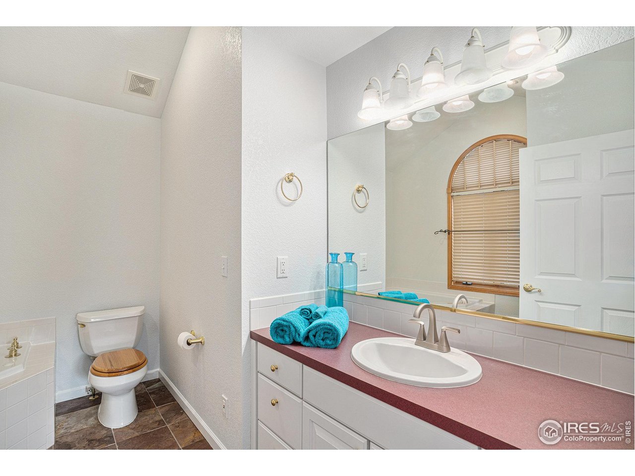 677 Cedar Ridge Circle, Unit 5 Estes Park, CO 80517 - Photo 15 of 20 Spacious primary bath