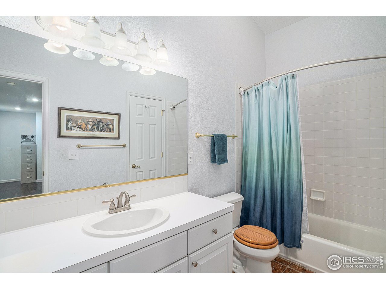 677 Cedar Ridge Circle, Unit 5 Estes Park, CO 80517 - Photo 17 of 20 2nd bath