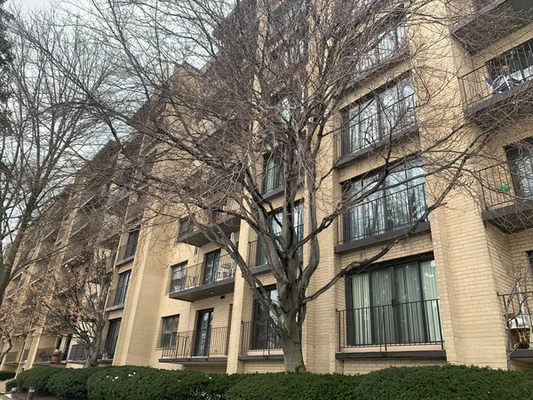 $339,000 | 4601 West Touhy Avenue, Unit 506, Lincolnwood, IL 60712