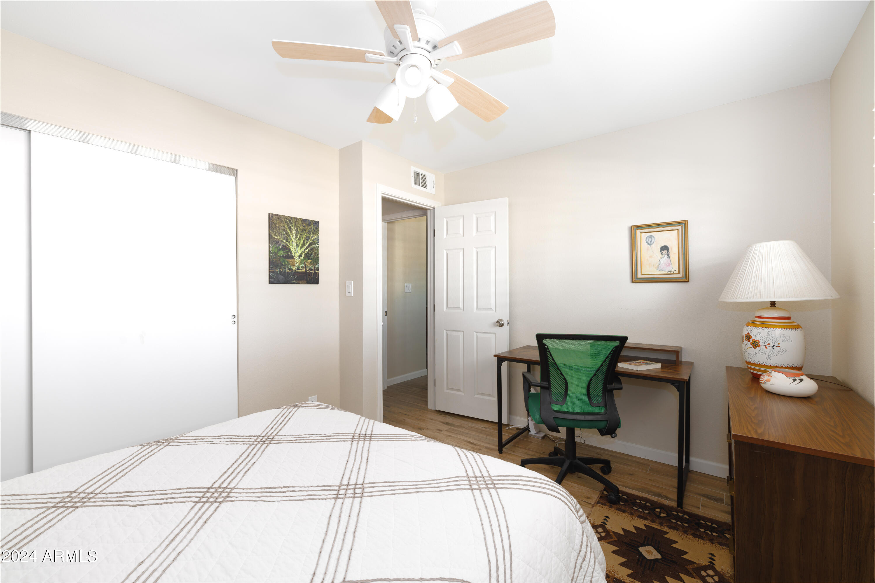 5525 East Thomas Road, Unit C2 Phoenix, AZ 85018 - Photo 11 of 34 Guest Bedroom