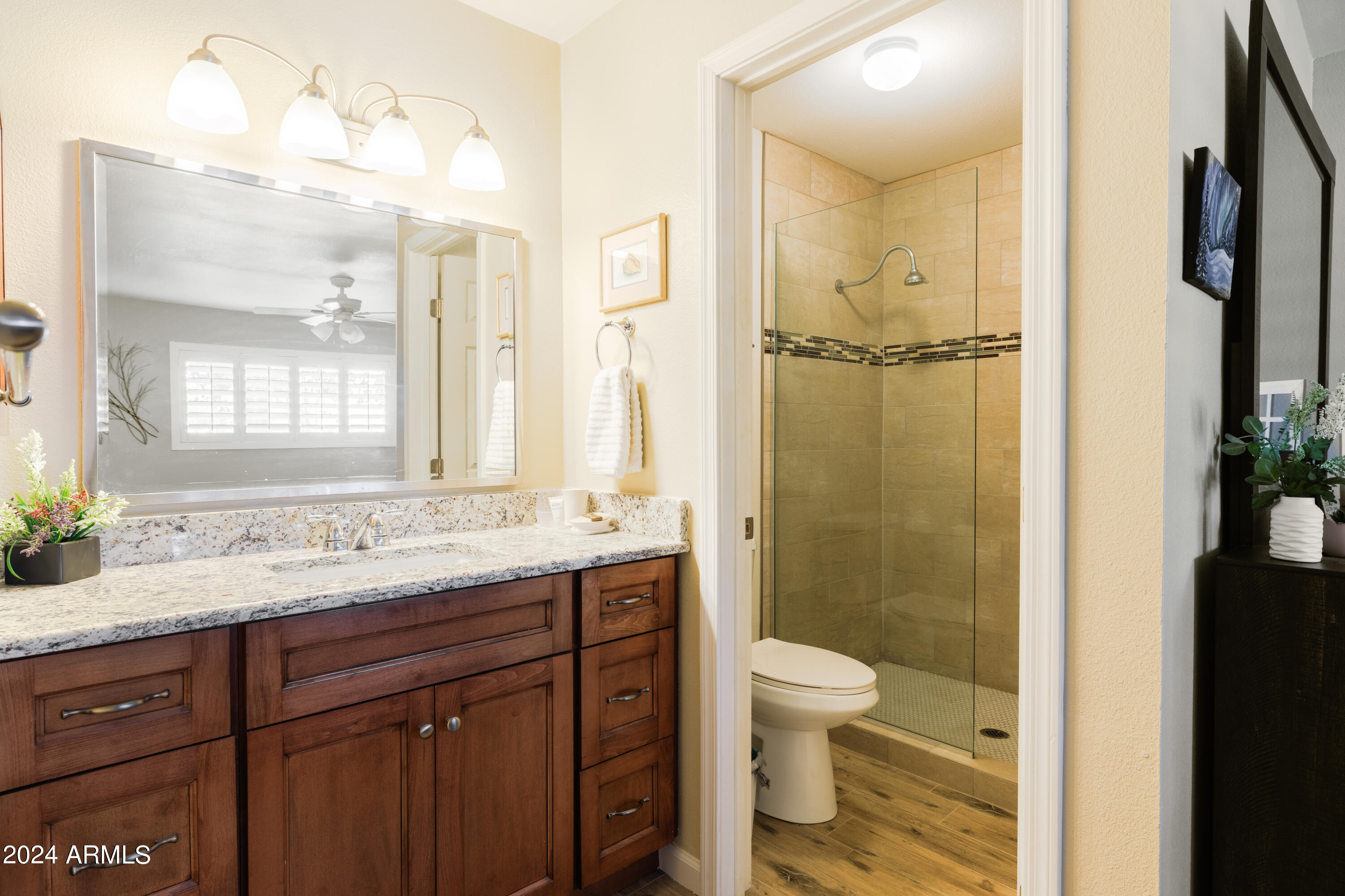 5525 East Thomas Road, Unit C2 Phoenix, AZ 85018 - Photo 16 of 34 Master Bath