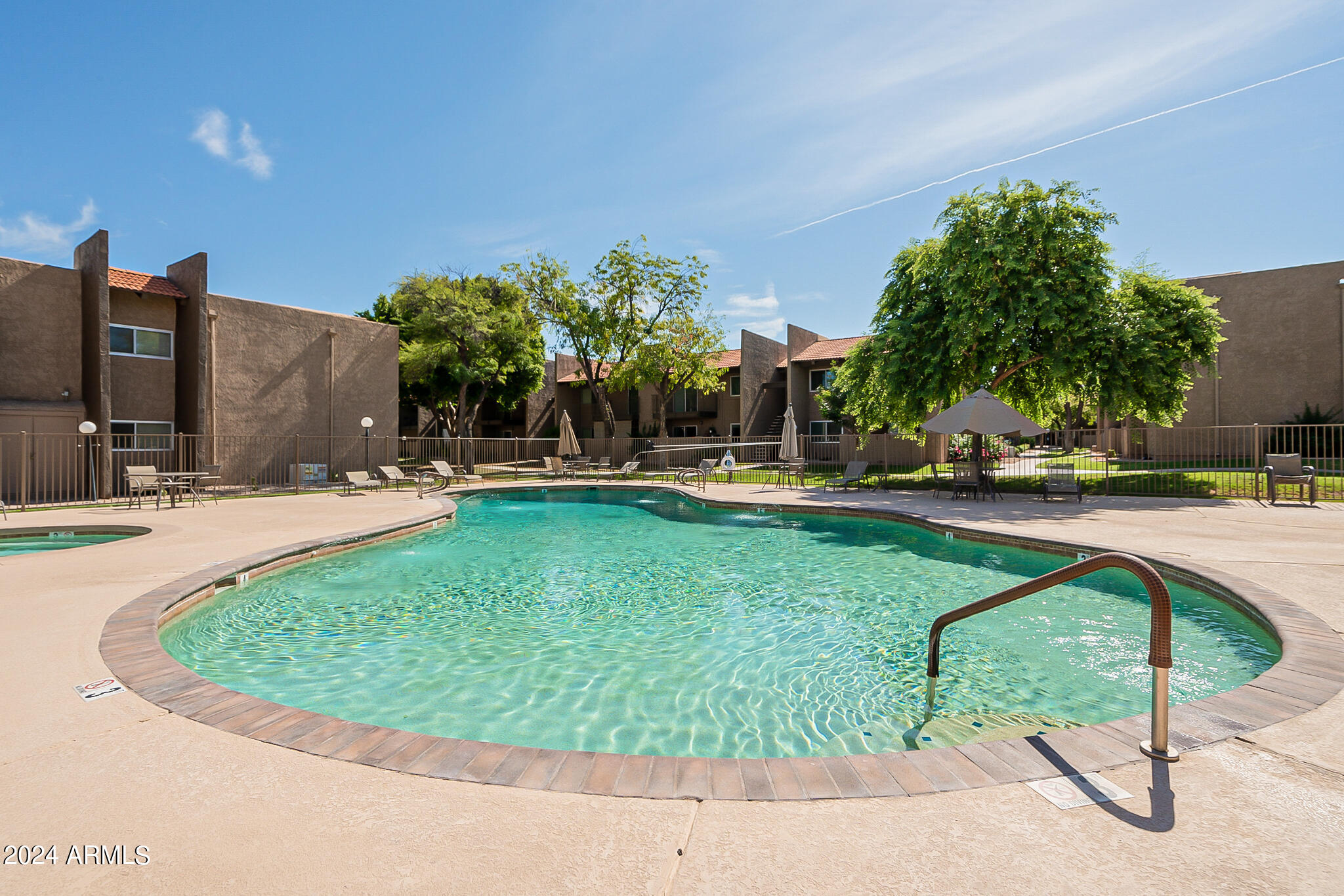 5525 East Thomas Road, Unit C2 Phoenix, AZ 85018 - Photo 24 of 34 Community Pool