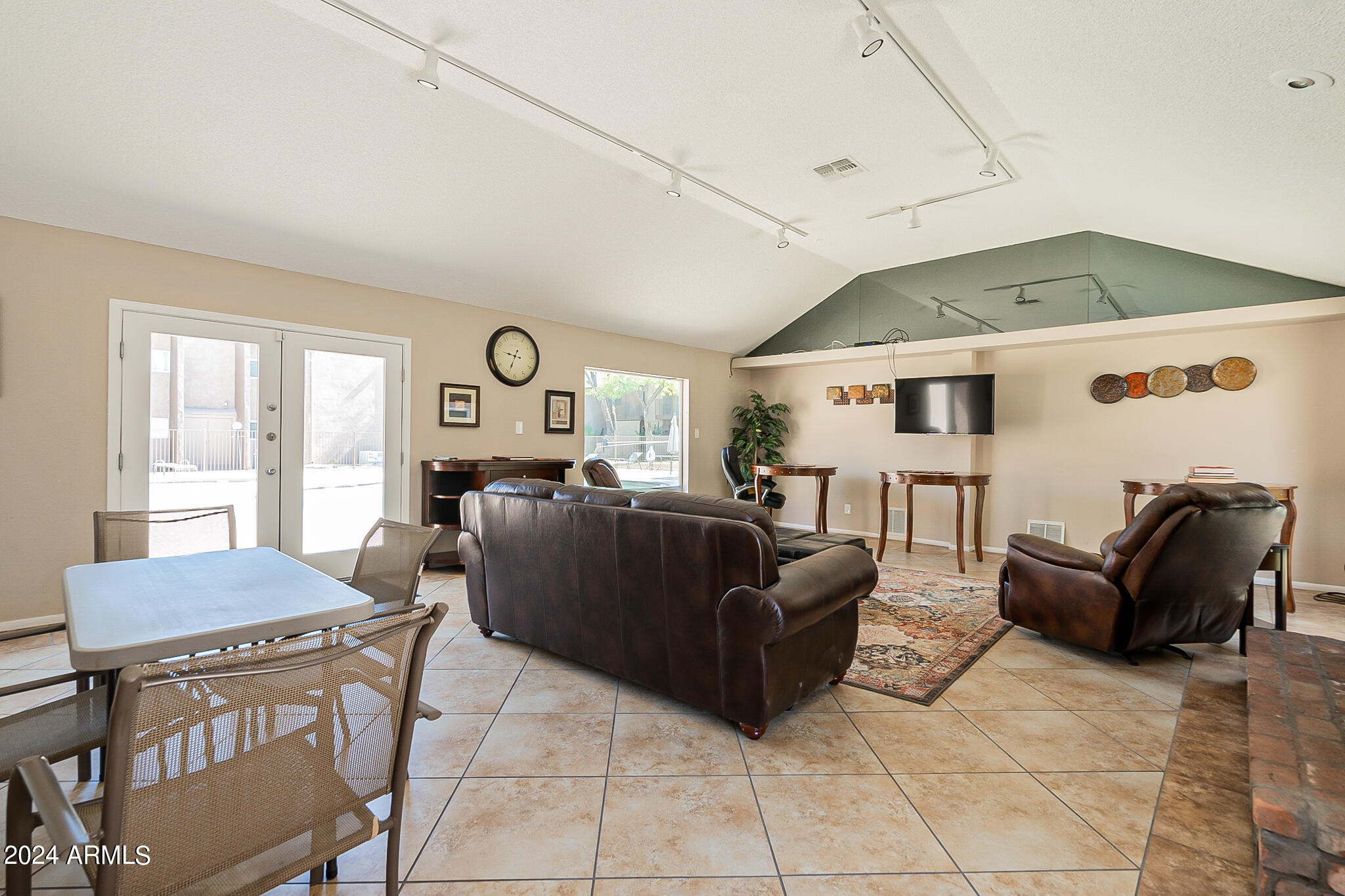 5525 East Thomas Road, Unit C2 Phoenix, AZ 85018 - Photo 29 of 34 Club House