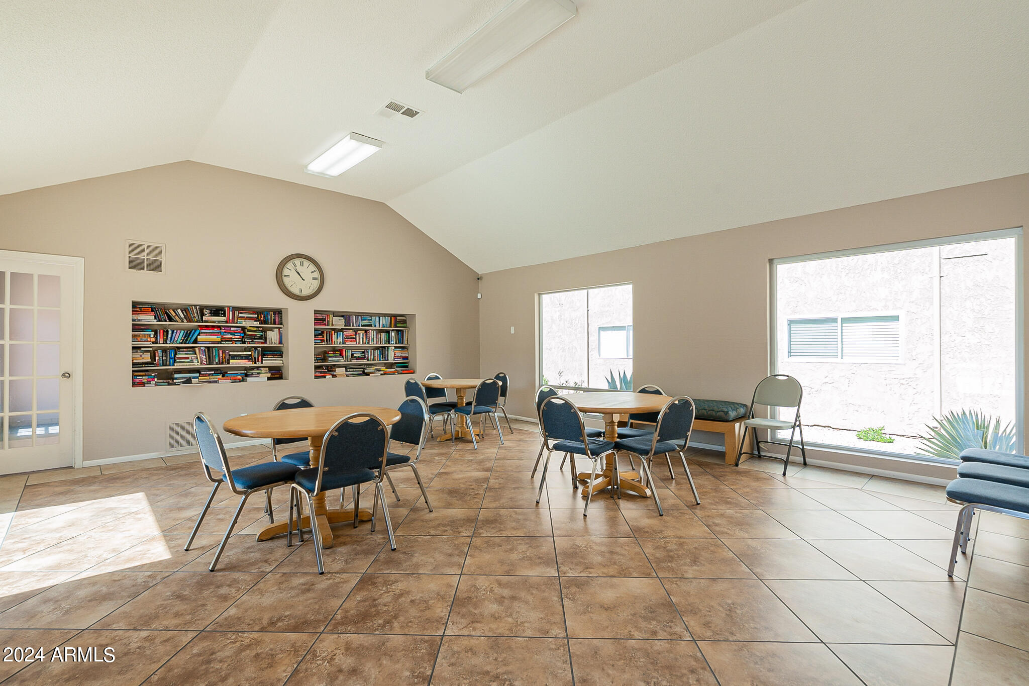 5525 East Thomas Road, Unit C2 Phoenix, AZ 85018 - Photo 30 of 34 Club House