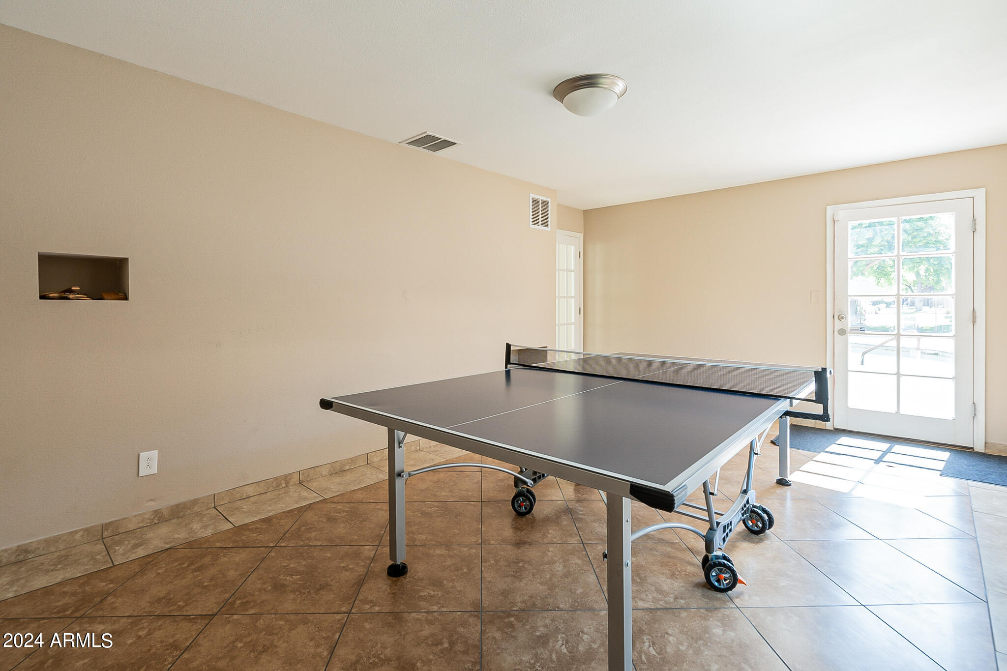 5525 East Thomas Road, Unit C2 Phoenix, AZ 85018 - Photo 32 of 34 Game Room