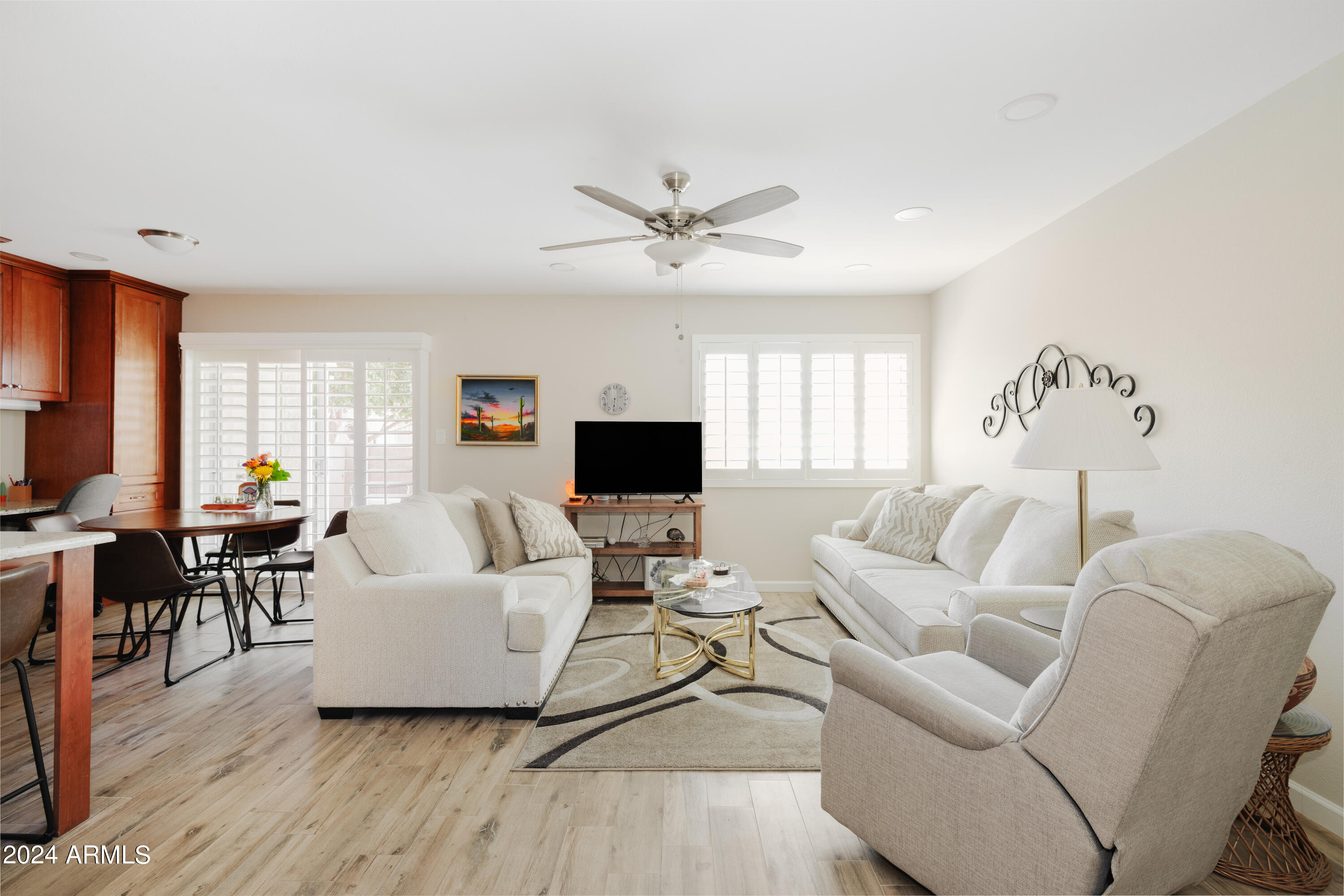 5525 East Thomas Road, Unit C2 Phoenix, AZ 85018 - Photo 6 of 34 Living Room