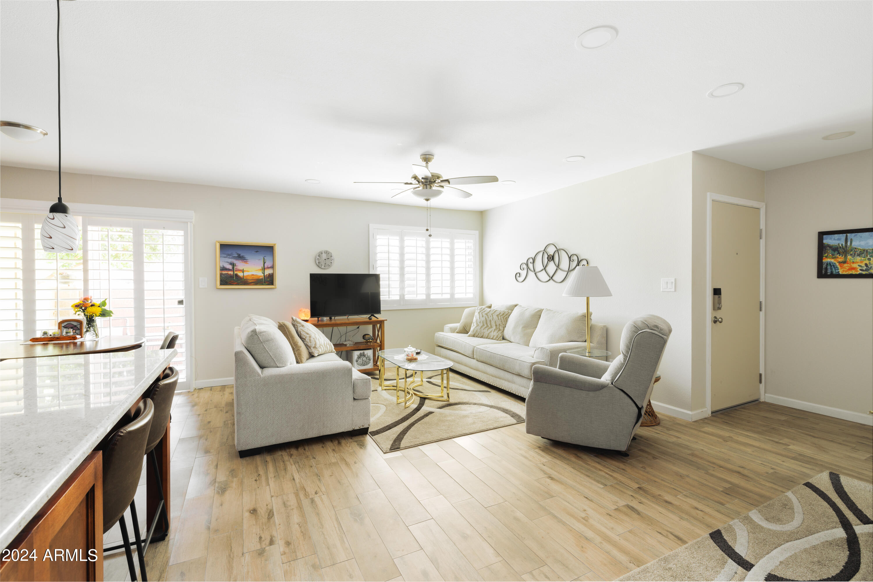 5525 East Thomas Road, Unit C2 Phoenix, AZ 85018 - Photo 7 of 34 Living Room