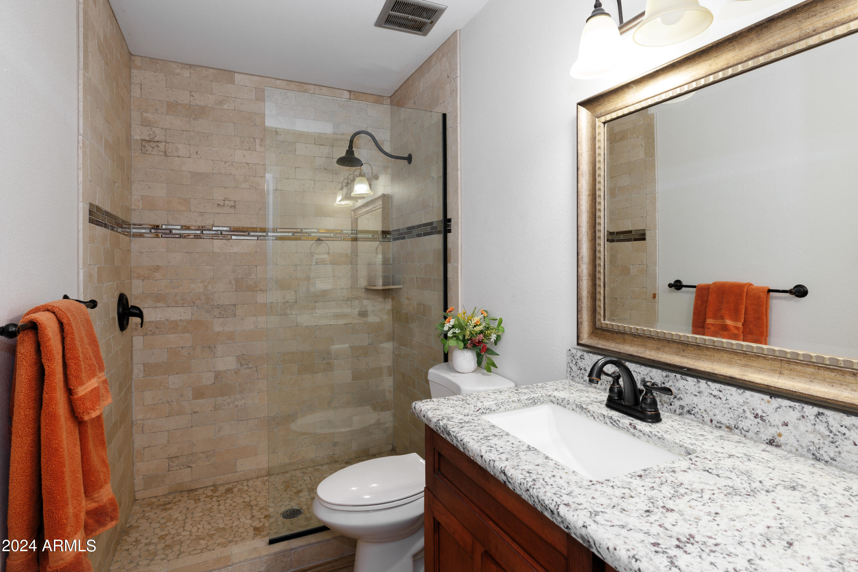 5525 East Thomas Road, Unit C2 Phoenix, AZ 85018 - Photo 8 of 34 Guest Bathroom