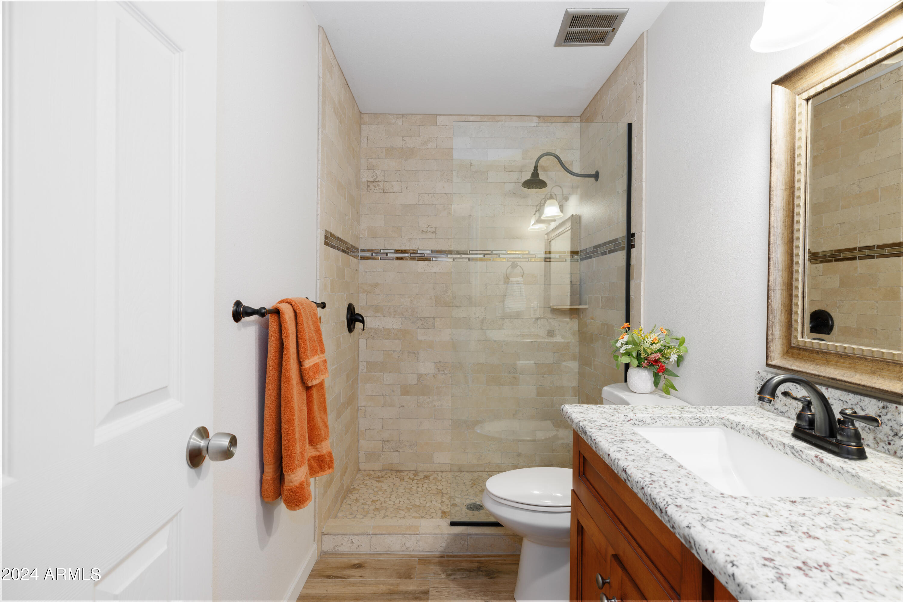 5525 East Thomas Road, Unit C2 Phoenix, AZ 85018 - Photo 9 of 34 Guest Bathroom