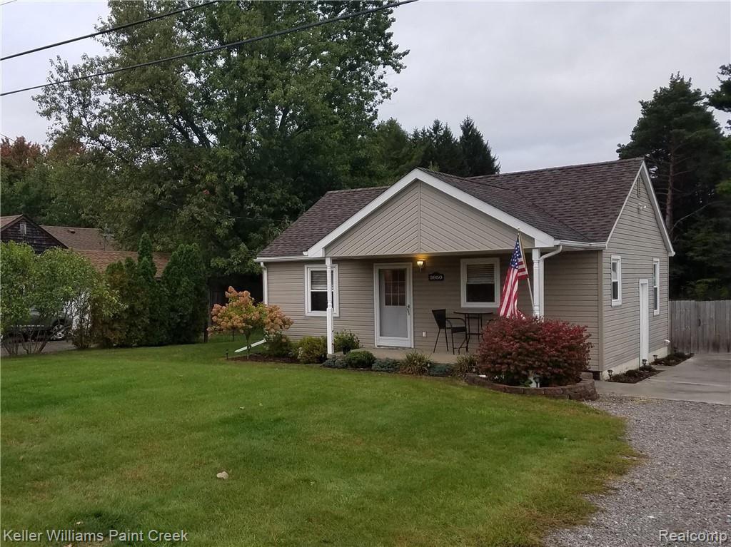 3950 Maybee Road Lake Orion, MI 48359 - Photo 1 of 33 Front.jpg