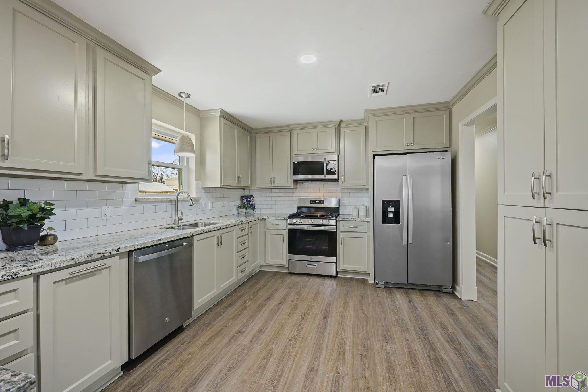 13029 Babin Road Gonzales, LA 70737 - Photo 9 of 32