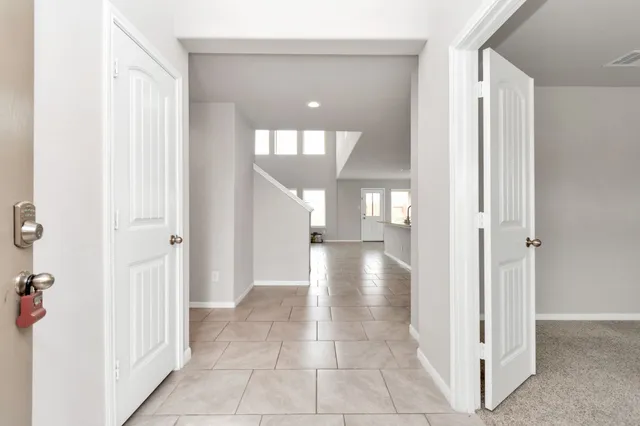 a view of entryway with a interior