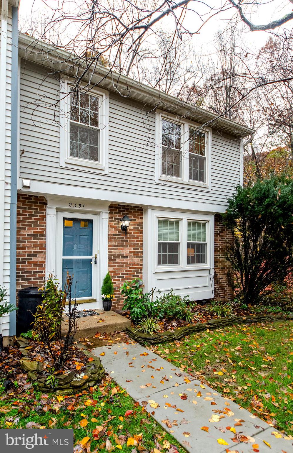 End unit backing to trees for privacy