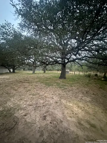 $895,000 | 1150 County Road 765, Moore, TX 78057