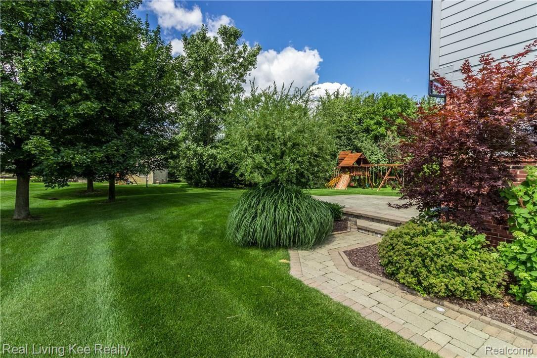 4140 Plum Lane Rochester, MI 48306 - Photo 5 of 57 Exteriors 8.jpg