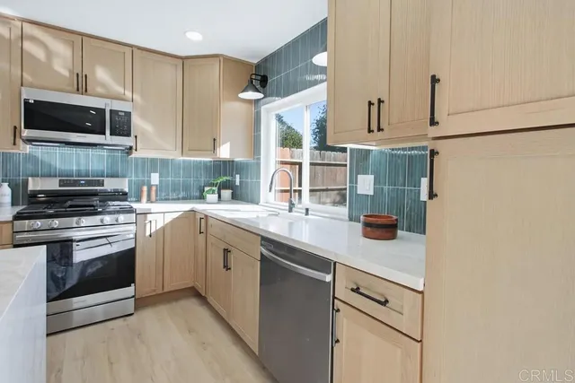 $899,999 | 3501 Redwood Street, Oceanside, CA 92058