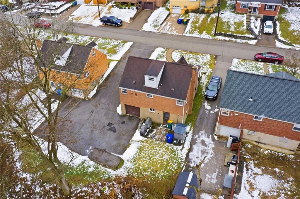 870 Middle Road Pittsburgh, PA 15234 - Photo 30 of 34 an aerial view of a houses with yard