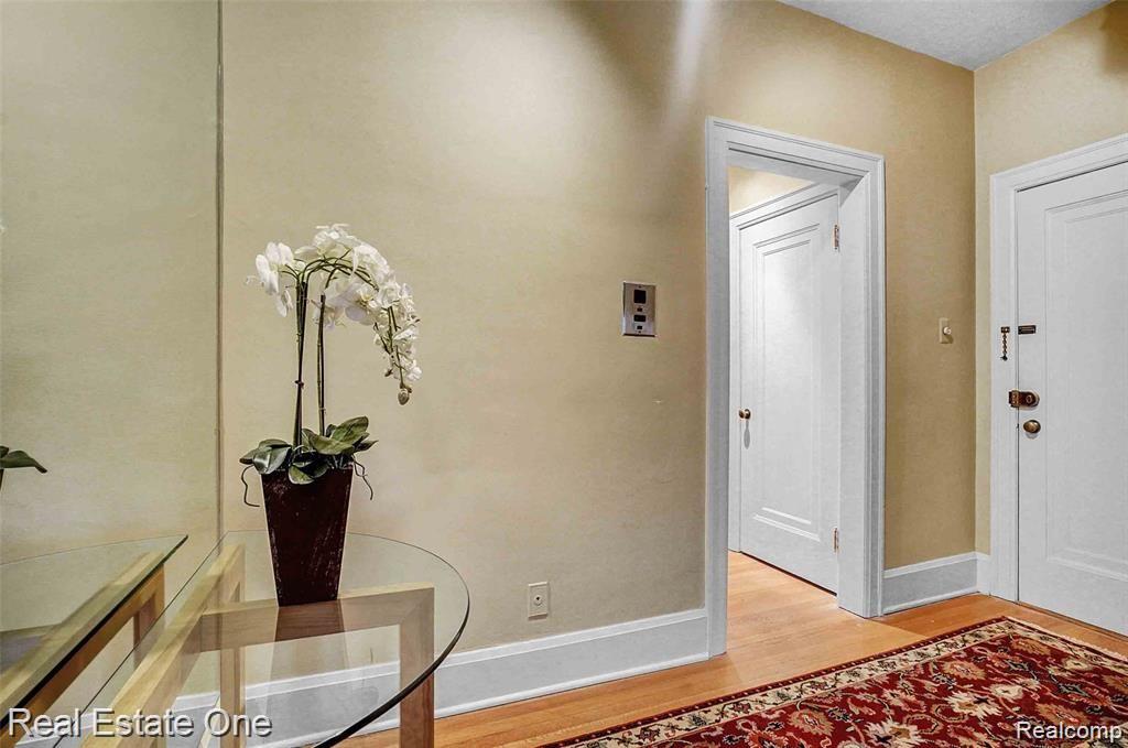 327 Southfield Road, Unit 2BN Birmingham, MI 48009 - Photo 8 of 28 DSC03785.jpg