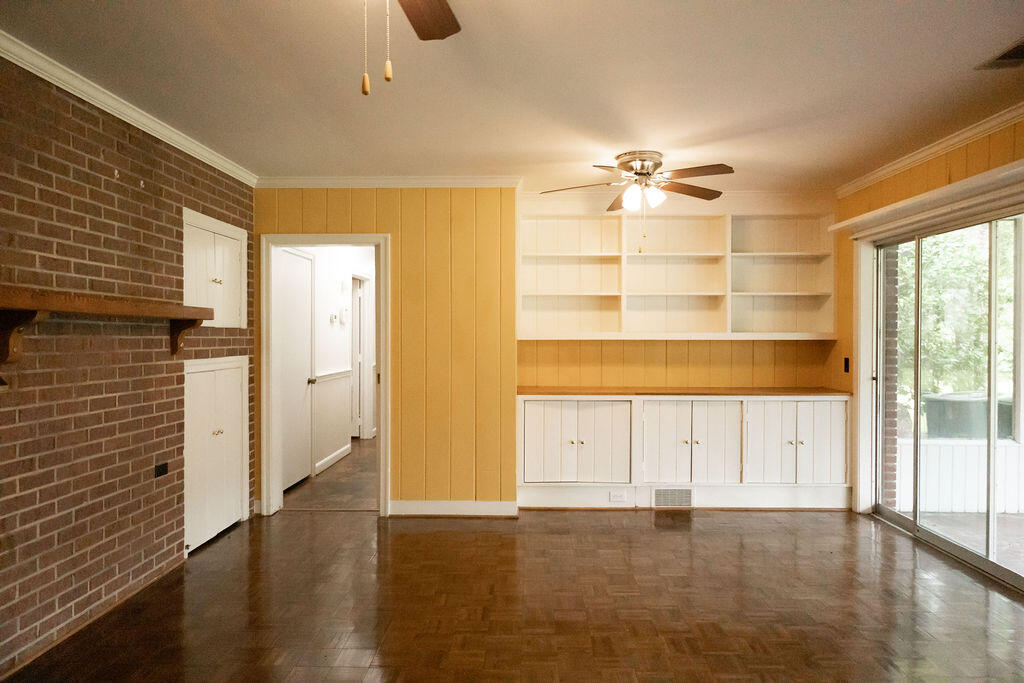 201 Overhill Road Walterboro, SC 29488 - Photo 8 of 30 Family room b