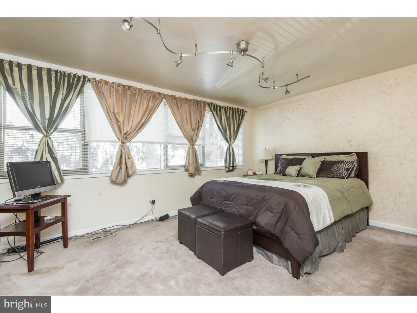 2728 West Country Club Road Philadelphia, PA 19131 - Photo 17 of 25 Gallery Image 17