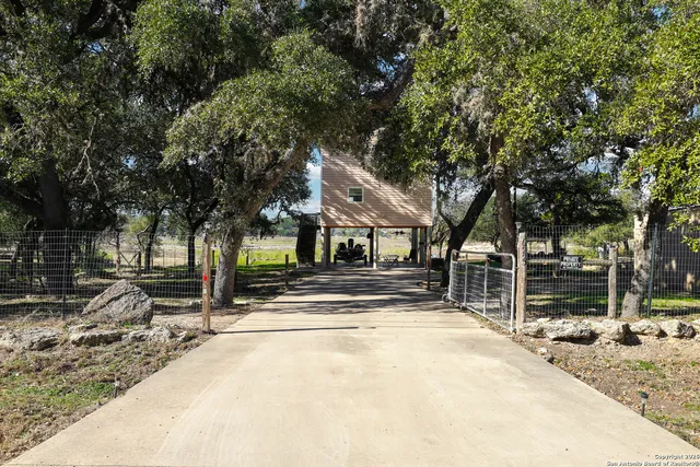 $350,000 | 622 Pebble Beach Road, Lakehills, TX 78063