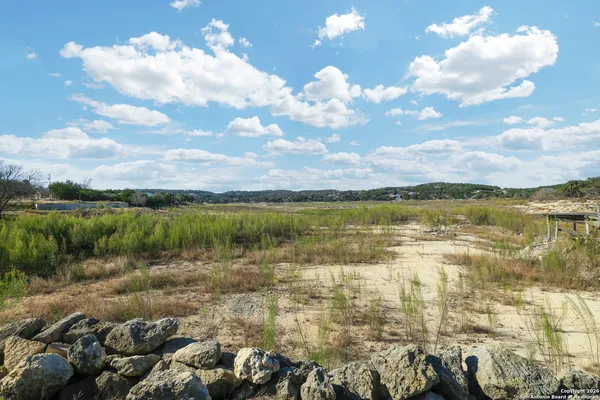 $340,000 | 622 Pebble Beach Road, Lakehills, TX 78063