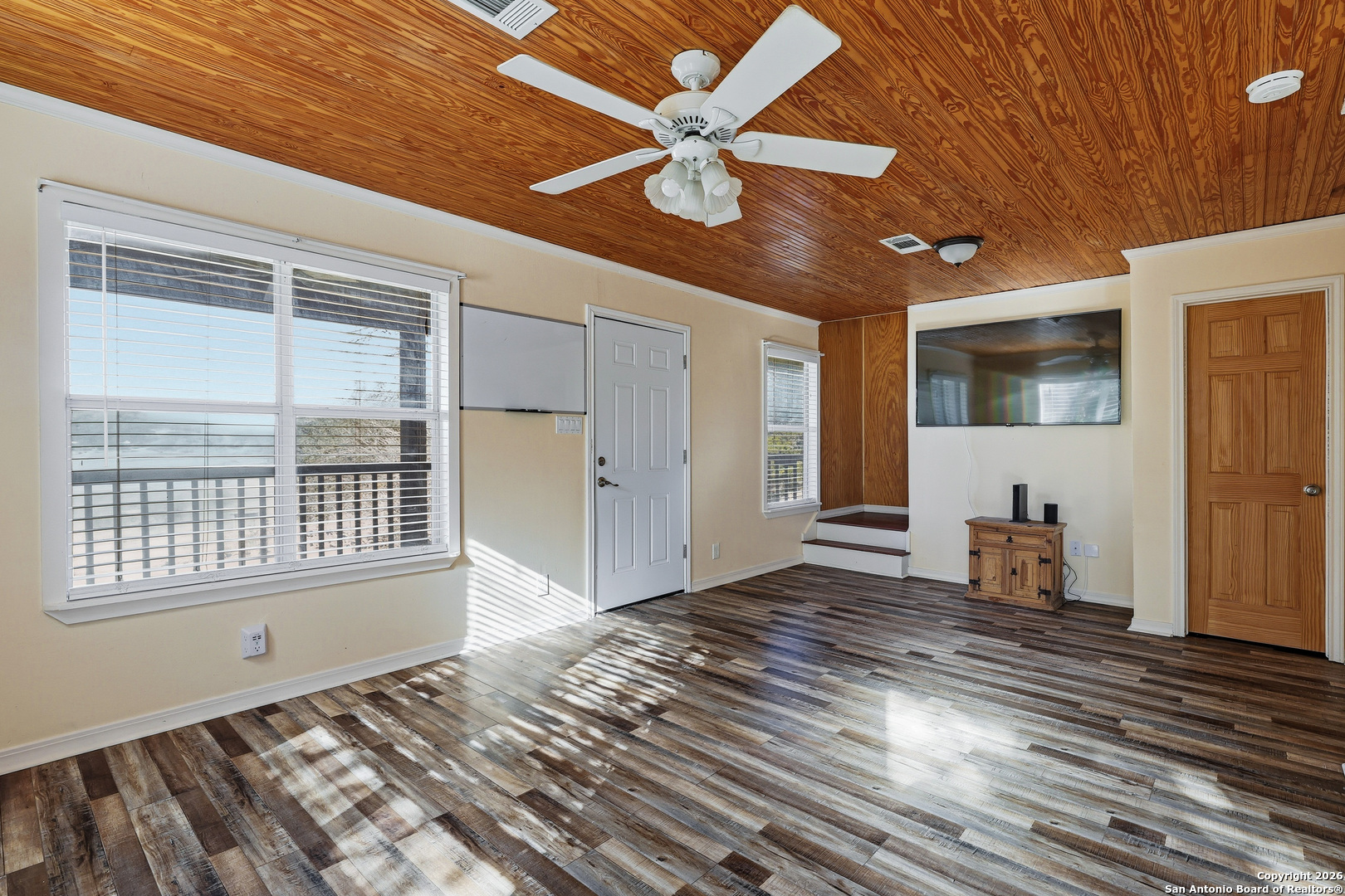 622 Pebble Beach Road Lakehills, TX 78063 - Photo 9 of 39