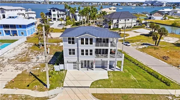 $2,499,000 | 553 Estero Boulevard, Fort Myers Beach, FL 33931