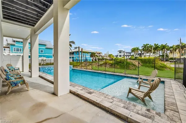 $2,499,000 | 553 Estero Boulevard, Fort Myers Beach, FL 33931