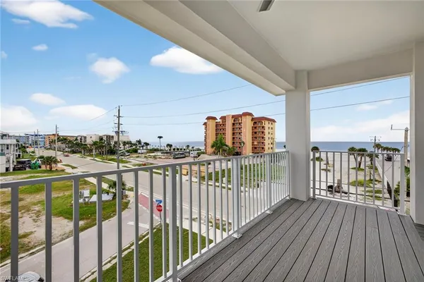 $2,499,000 | 553 Estero Boulevard, Fort Myers Beach, FL 33931