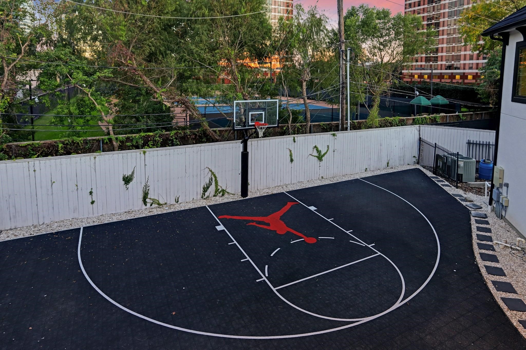 5158 Huckleberry Circle Houston, TX 77056 - Photo 12 of 31