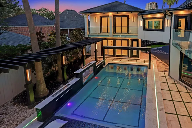 a view of entryway and hall