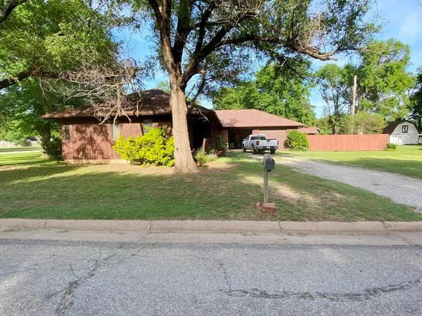 $149,500 | 1605 Ash Street, Harper, KS 67058
