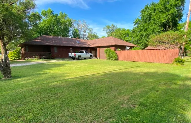 $149,500 | 1605 Ash Street, Harper, KS 67058