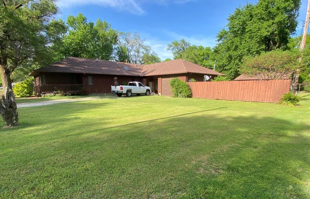 1605 Ash Street Harper, KS 67058 - Photo 6 of 28