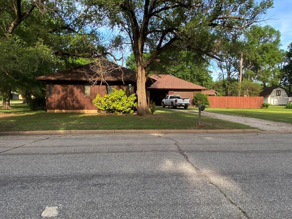 1605 Ash Street Harper, KS 67058 - Photo 9 of 28
