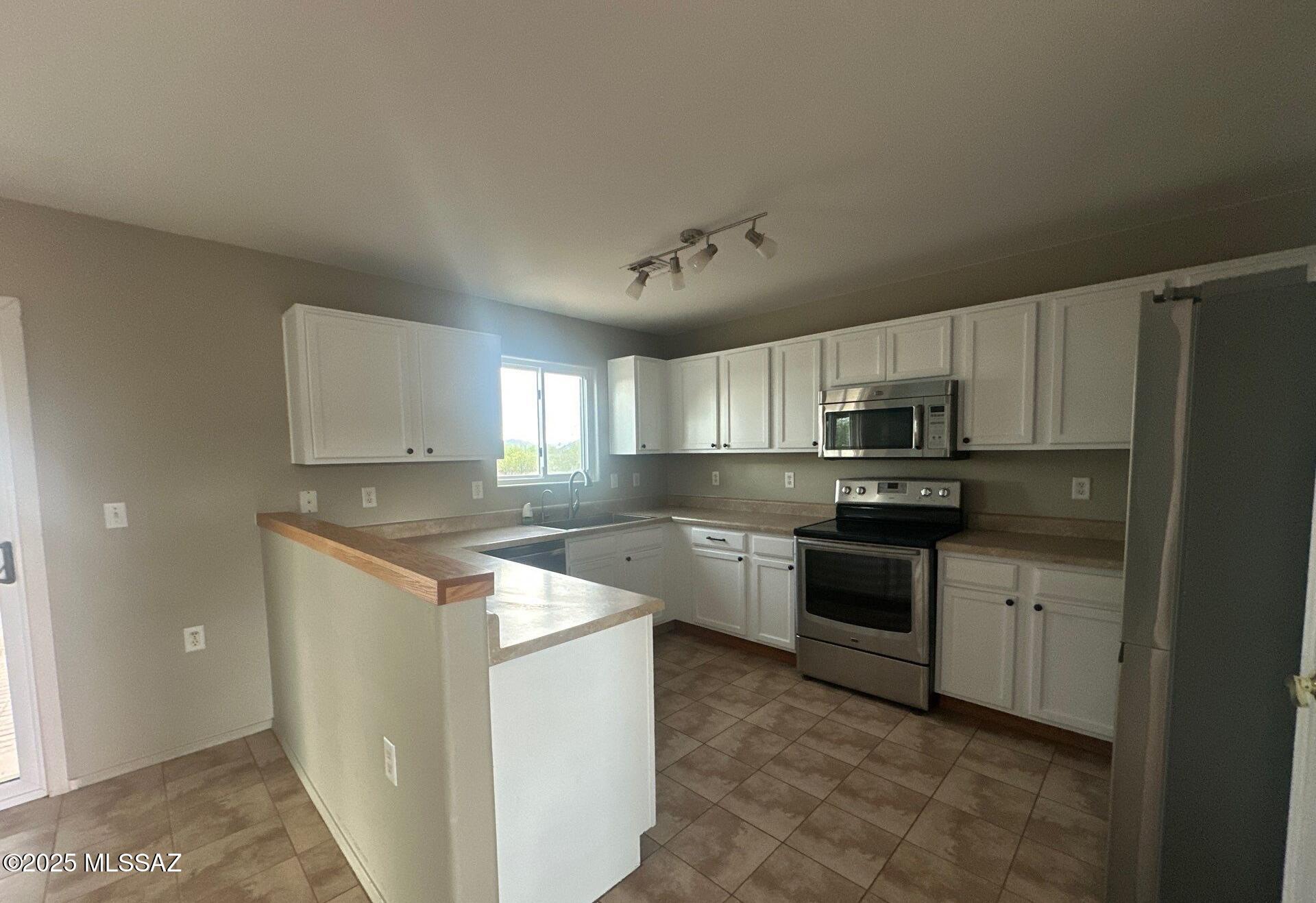 5065 North Sabi Road Marana, AZ 85653 - Photo 6 of 22