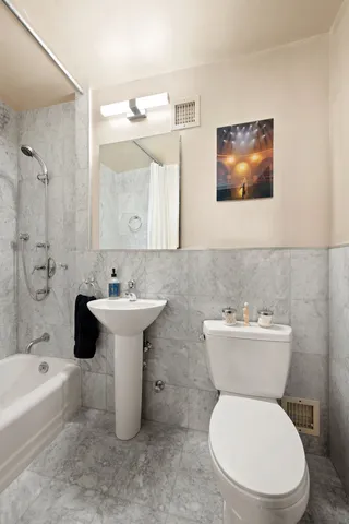 $699,000 | 16 West 16th Street, Unit 9GS | Flatiron