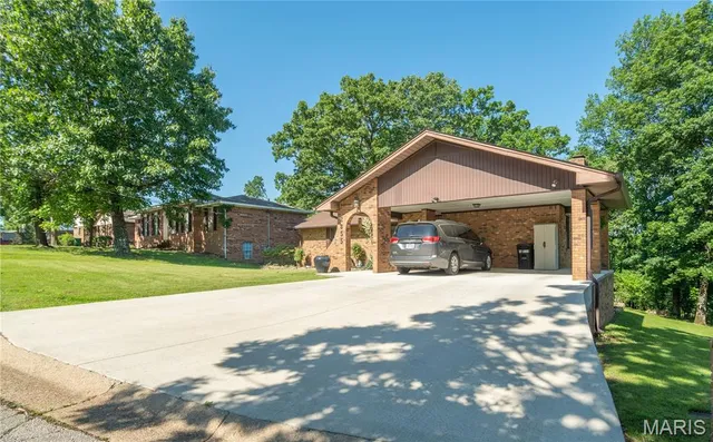 $234,900 | 2855 Lakeside Drive, Poplar Bluff, MO 63901