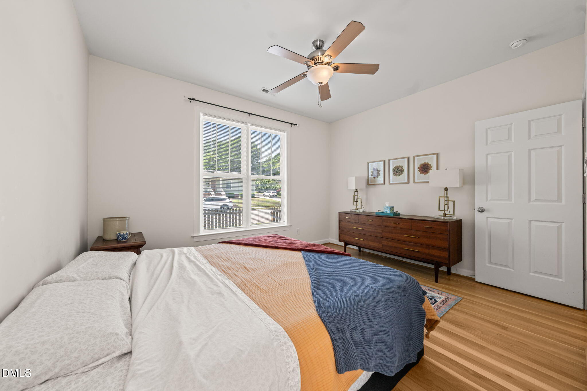 805 East Jones Street Raleigh, NC 27601 - Photo 8 of 17 21-web-or-mls-untitled-23