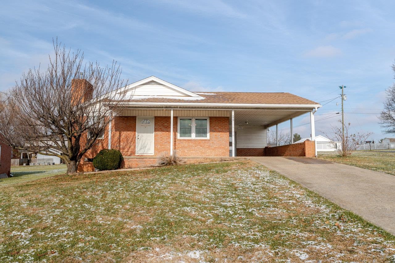 179 3rd Street Broadway, VA 22815 - Photo 1 of 38 a front view of a house with a yard