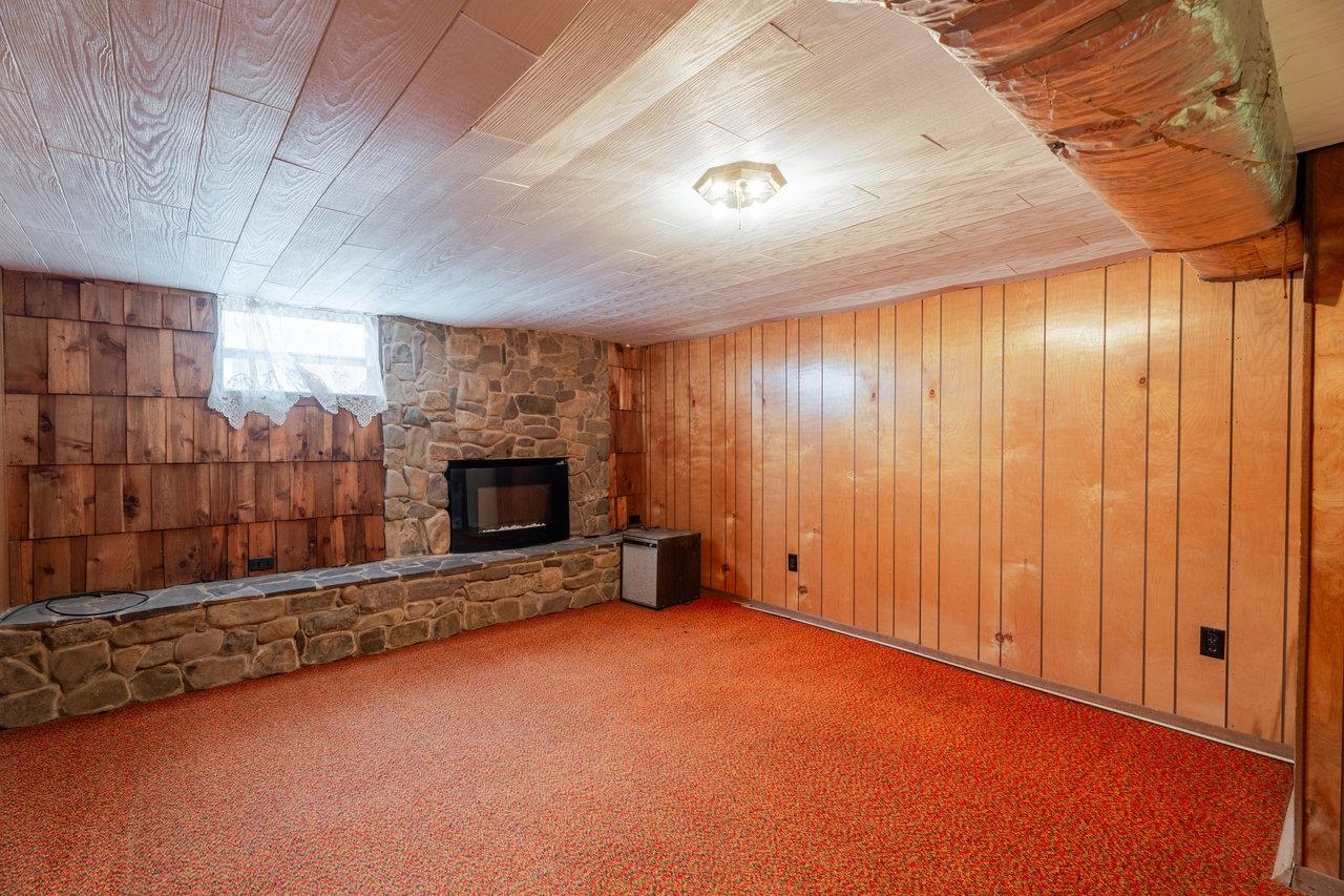 179 3rd Street Broadway, VA 22815 - Photo 26 of 38 an empty room with windows